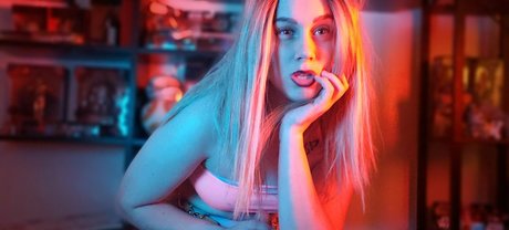 Hollygraphixxx photo 22