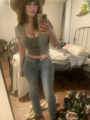 Hollyhawthorne photo 9