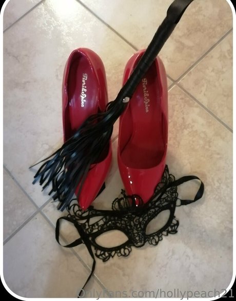 Hollypeach21 photo 1