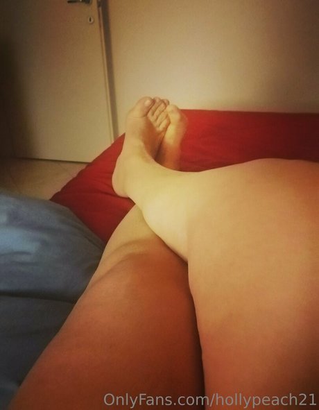 Hollypeach21 photo 5