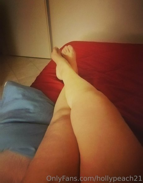 Hollypeach21 photo 6