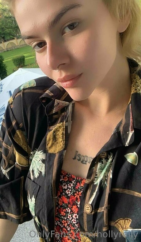 Profile photo of Hollyrolly