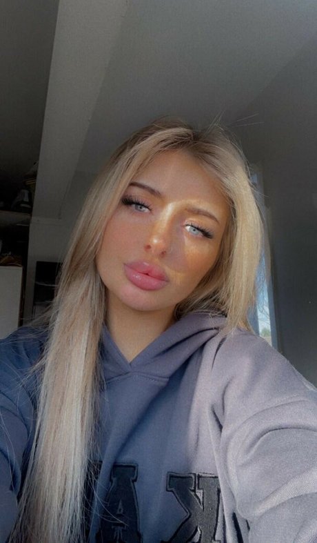 Hollyyyy_xoxo photo 1