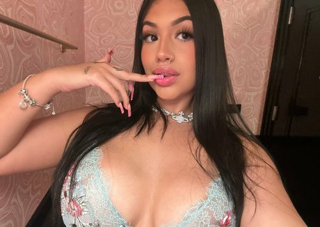 Honduranbaddie photo 353