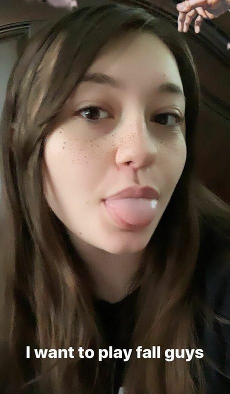 Honeybuns19 photo 13