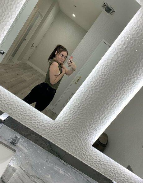 Honeybuns19 photo 15