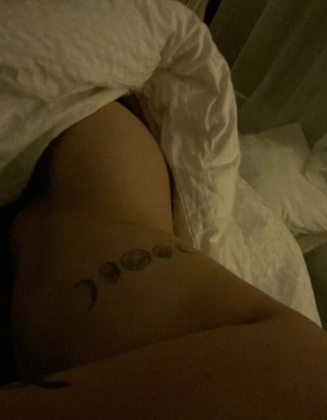 Hornypeach23 photo 24