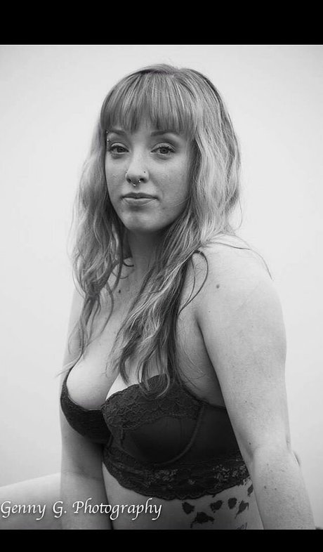 Profile photo of HotwifeAly