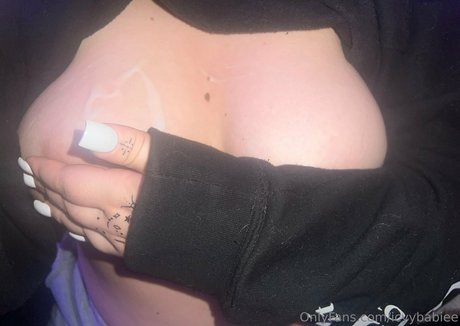 Icyybabiee photo 8