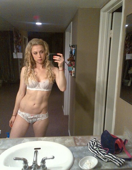Iliza Shlesinger photo 11