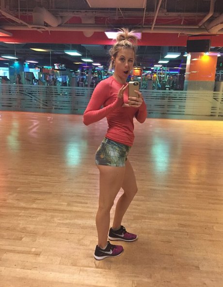 Iliza Shlesinger photo 31