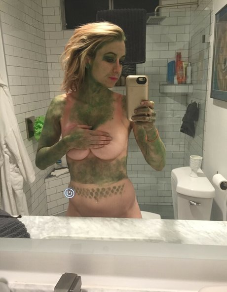 Iliza Shlesinger photo 49