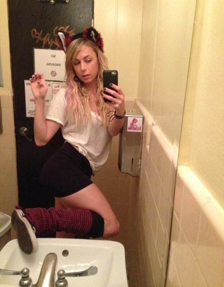 Iliza Shlesinger photo 63