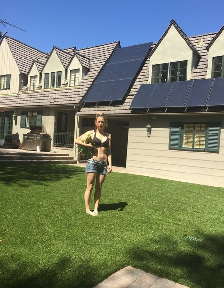 Iliza Shlesinger photo 67