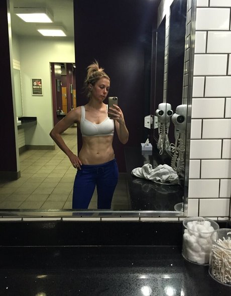 Iliza Shlesinger photo 70