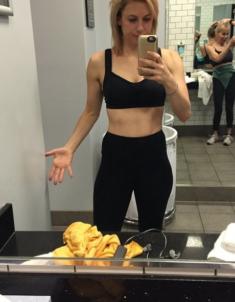 Iliza Shlesinger photo 93