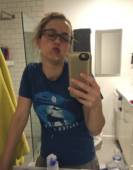 Iliza Shlesinger photo 95