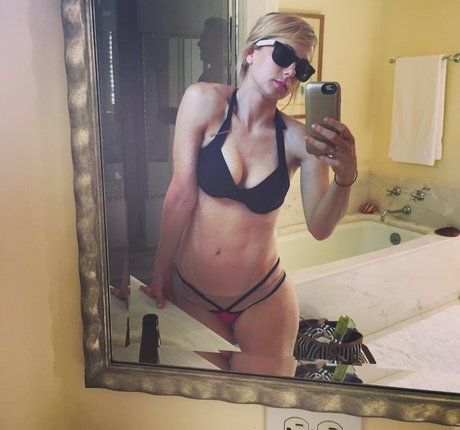 Iliza Shlesinger photo 97