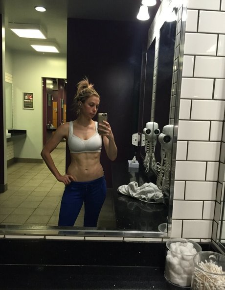 Iliza Shlesinger photo 99