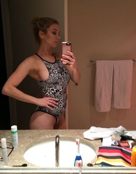Iliza Shlesinger photo 106