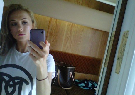 Iliza Shlesinger photo 108