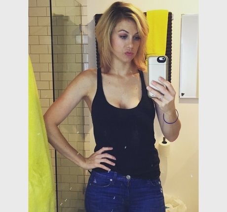 Iliza Shlesinger photo 116