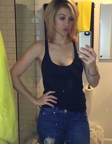 Iliza Shlesinger photo 125