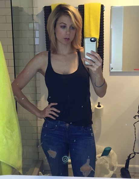 Iliza Shlesinger photo 134