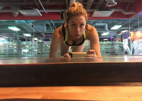 Iliza Shlesinger photo 138