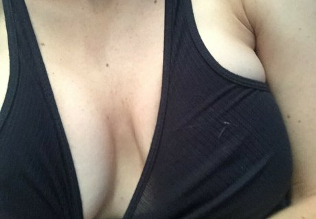 Iliza Shlesinger photo 151