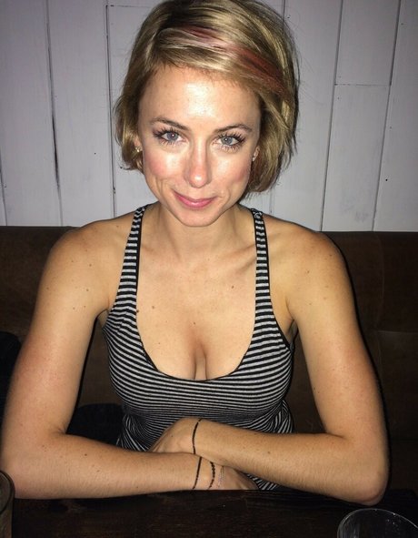 Iliza Shlesinger photo 170