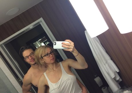 Iliza Shlesinger photo 172