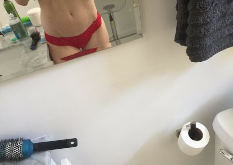 Iliza Shlesinger photo 190