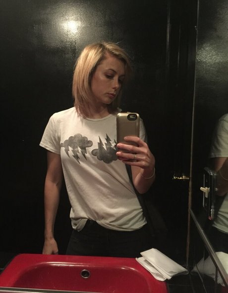 Iliza Shlesinger photo 202