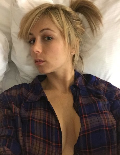 Iliza Shlesinger photo 217
