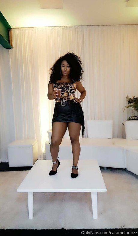 Ilovecaramel photo 29