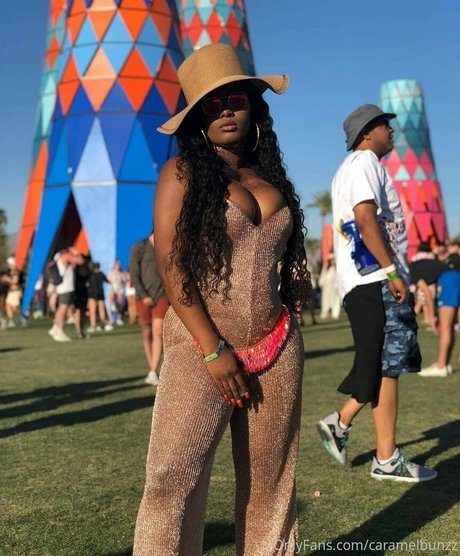 Ilovecaramel photo 39