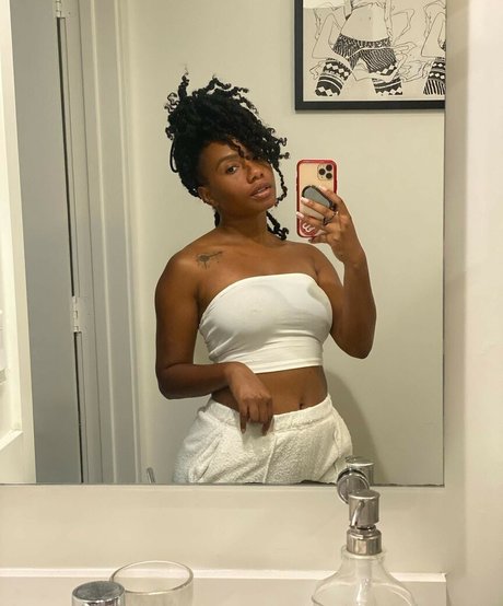Imani Hakim photo 2