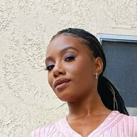 Imani Hakim photo 9