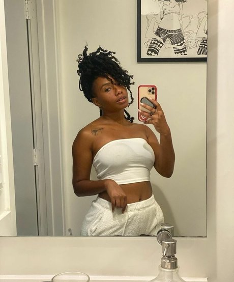 Imani Hakim photo 12