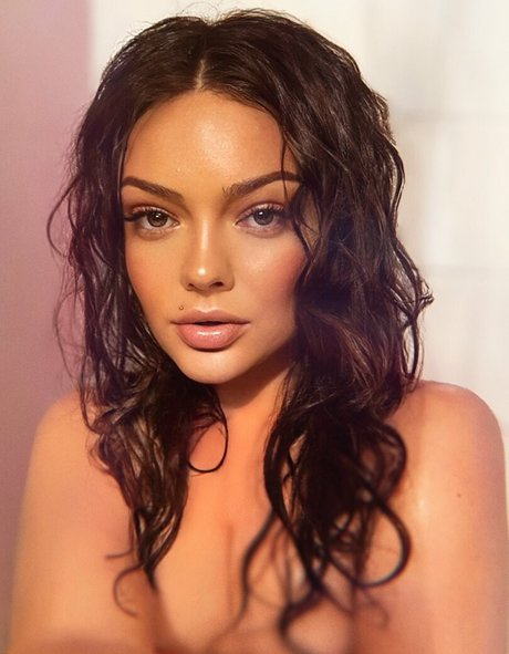 Imogen Loxley photo 13