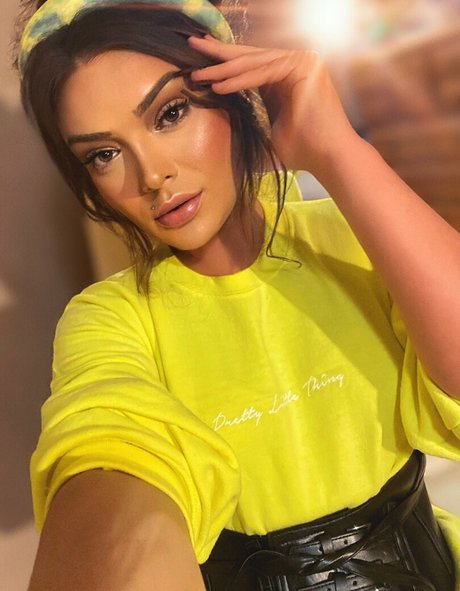 Imogen Loxley photo 15
