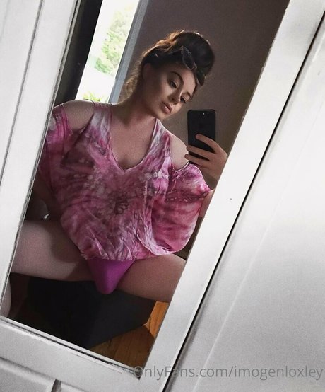 Imogen Loxley photo 27