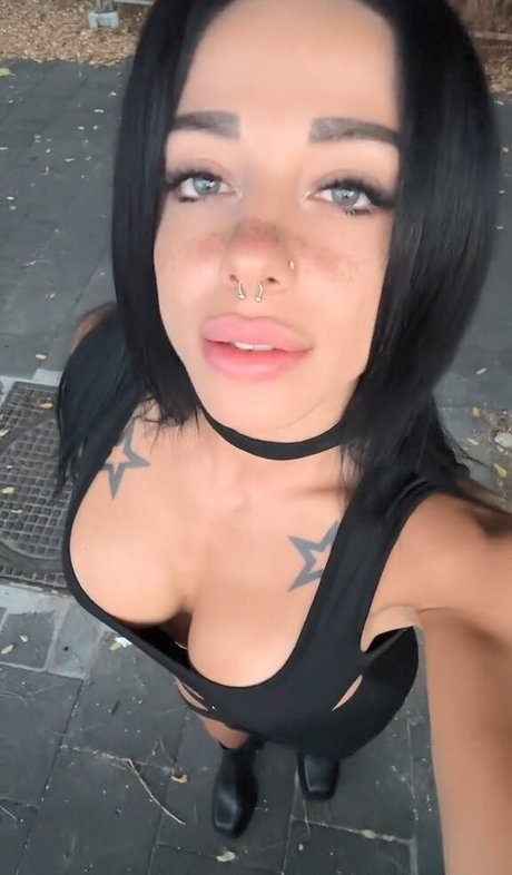 Profile photo of Imviolet_