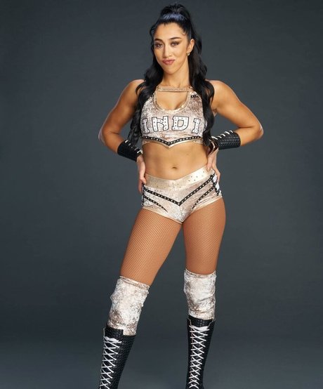 Indi Hartwell photo 6