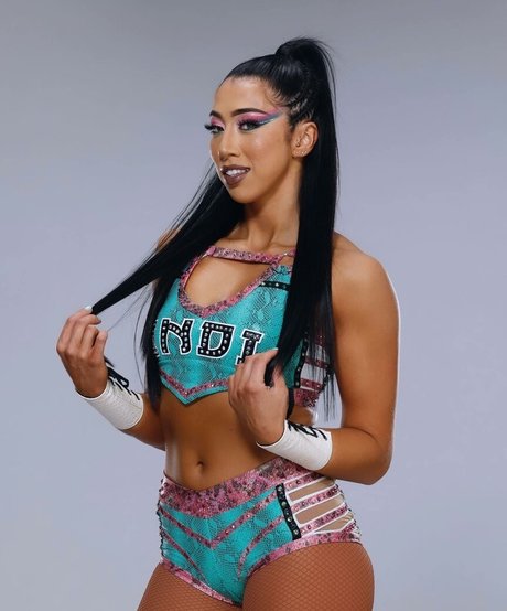 Indi Hartwell photo 12