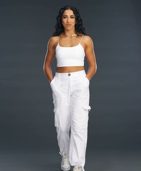 Indi Hartwell photo 14