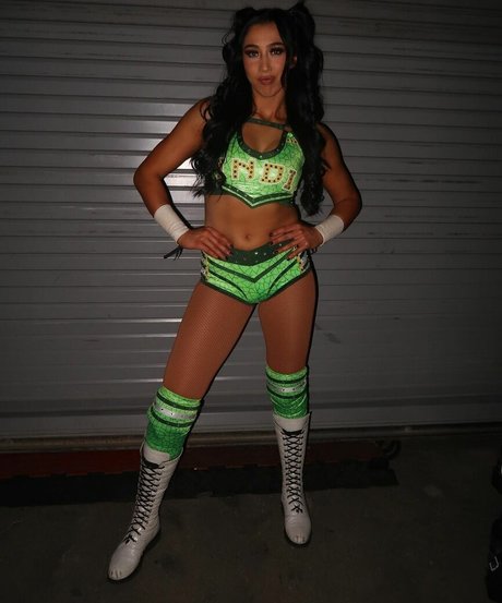 Indi Hartwell photo 20