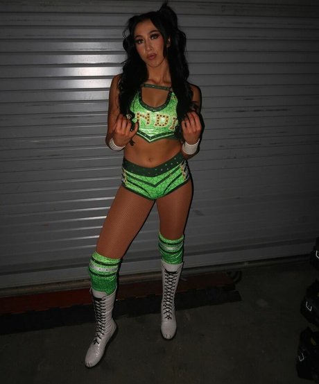Indi Hartwell photo 21