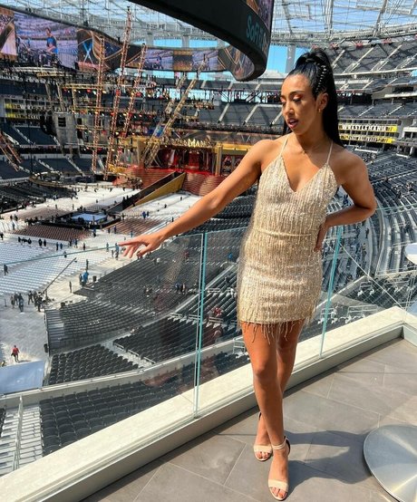 Indi Hartwell photo 30